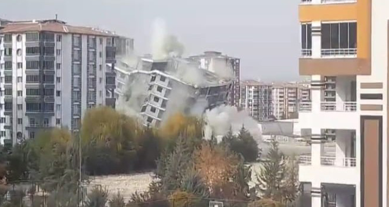 Malatya’da Depremden Hasar Gören Bina Kontrollü Yıkıldı