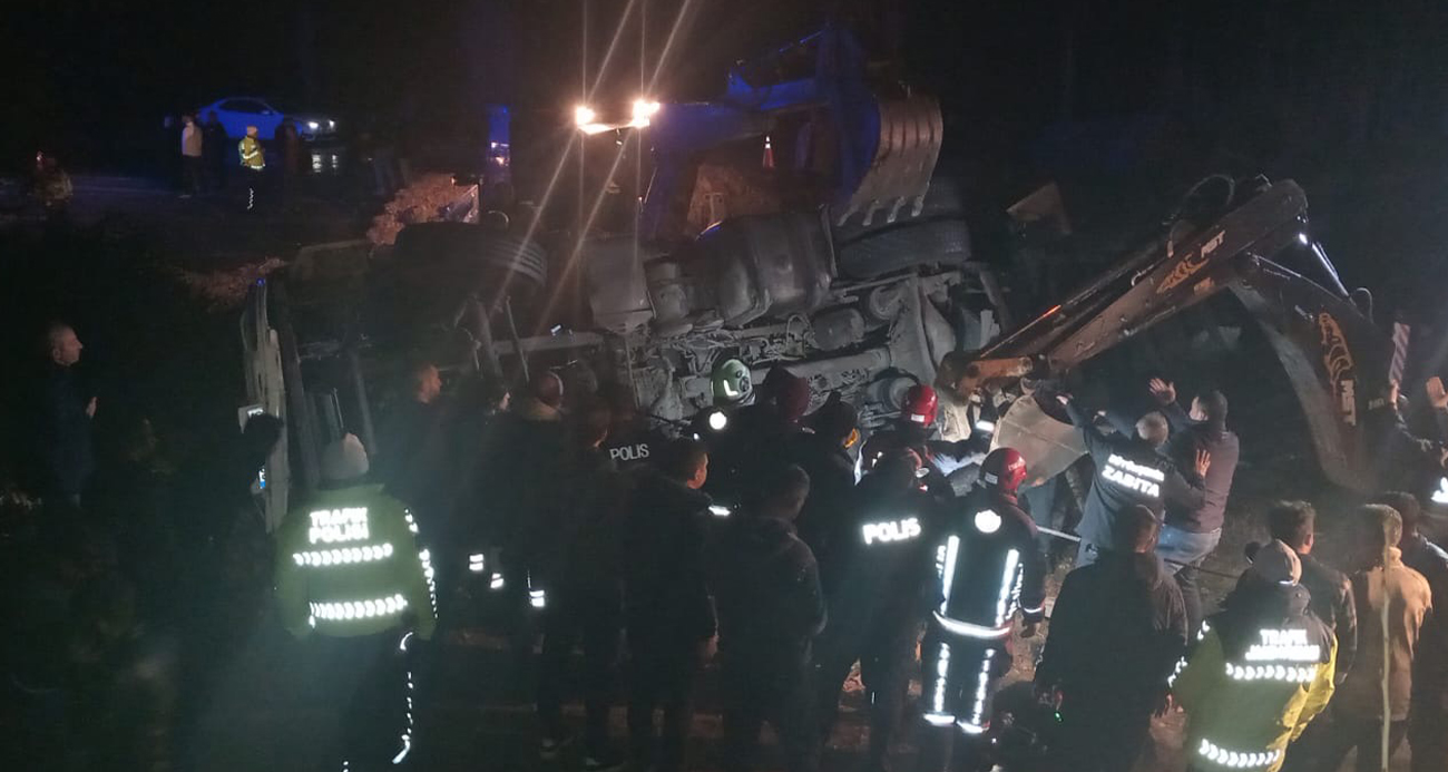 Malatya’da Kaza Sırasında Trafik Polisleri Tır Altında Kaldı