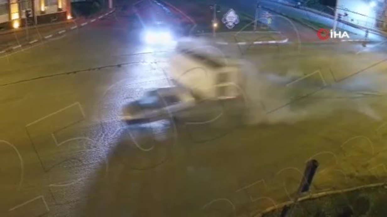 Malatya’da Korkunç Trafik Kazası: 1 Ölü, 13 Yaralı
