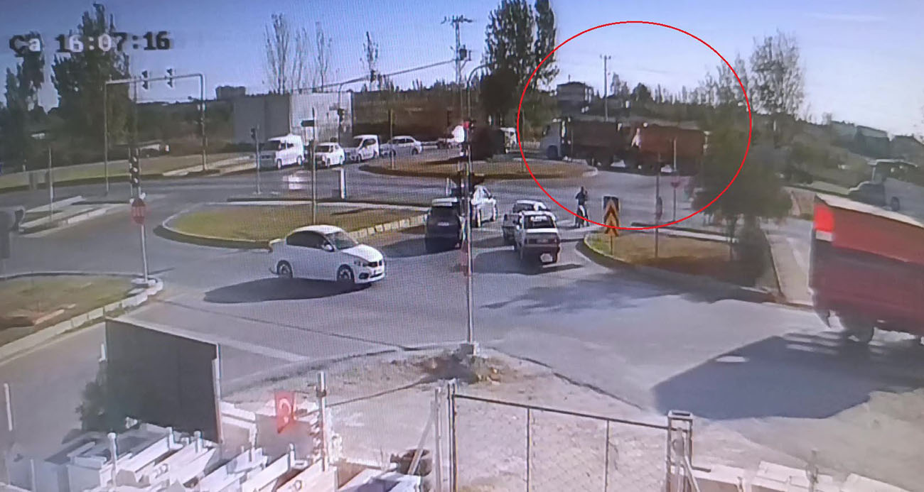 Manavgat’ta İki Kamyonun İlginç Çarpışması Güvenlik Kamerasında