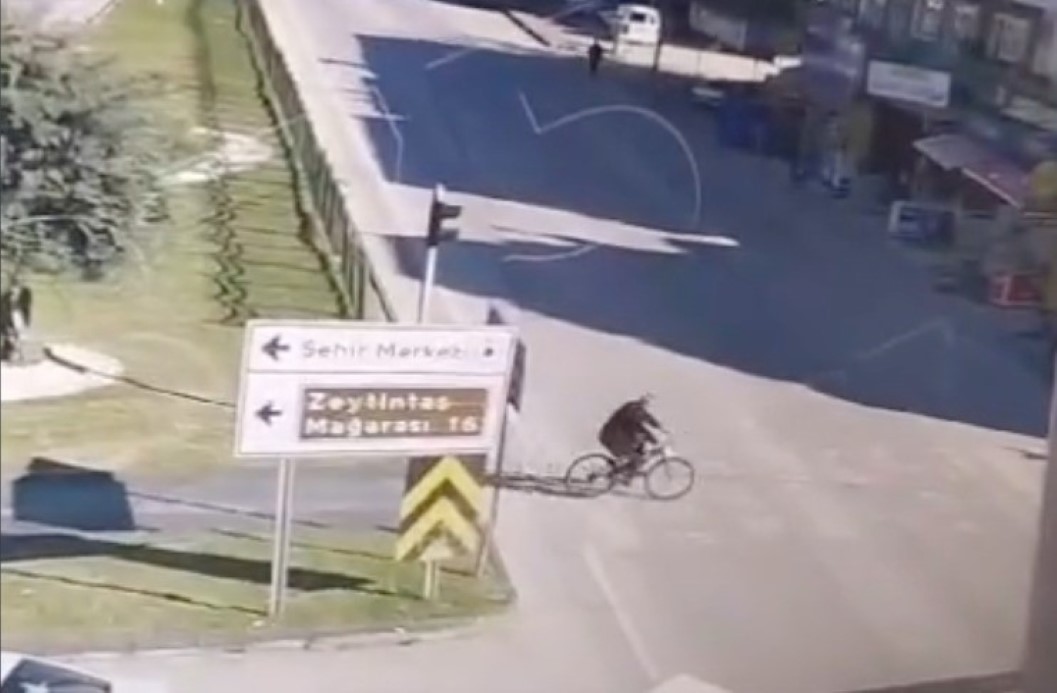 Serik’te Bağımsız Adayın Karıştığı Kaza Güvenlik Kamerasında