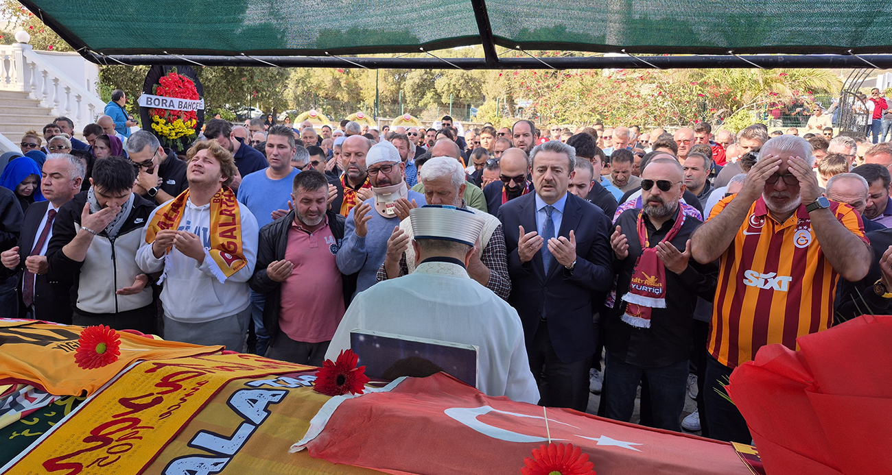 Trafik Kazasında Hayatını Kaybeden Genç Galatasaray Taraftarı Yiğit Kurt, Gözyaşlarıyla Toprağa Verildi