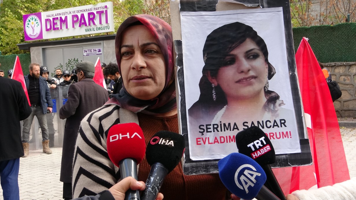 Van’da Anneler Çocuklarını Terörün Pençesinden Kurtarıyor