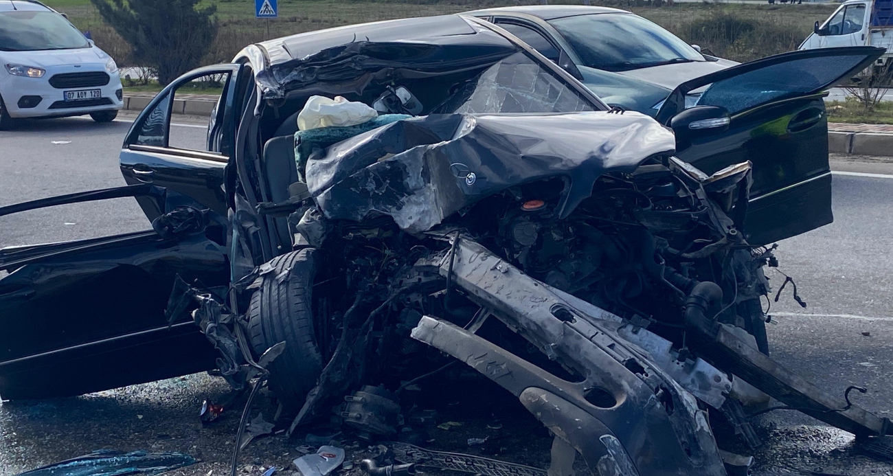 Antalya’da Meydana Gelen Trafik Kazası: 3 Kişi Yaralandı