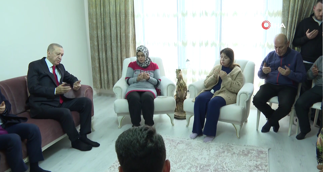 Cumhurbaşkanı Erdoğan, Balıkesir’deki Patlama Kurbanlarının Ailelerine Taziye Ziyaretinde Bulundu