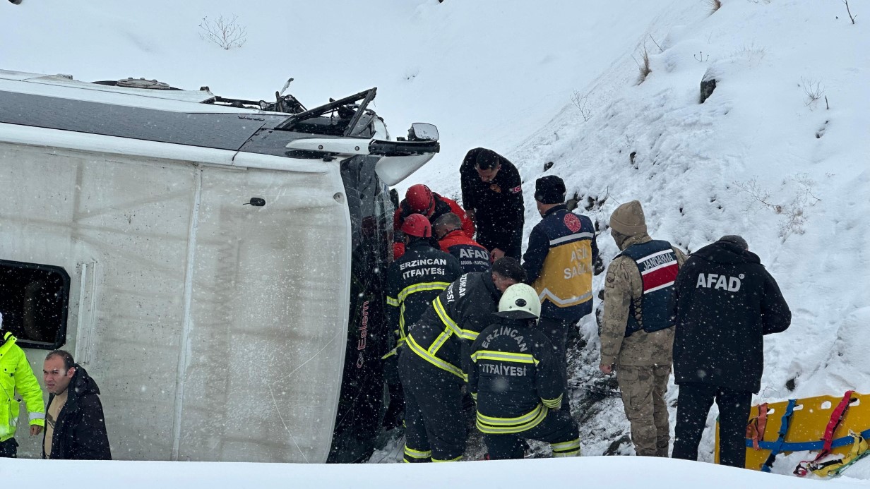 Erzincan-Sivas Karayolunda Otobüs Kazası: 21 Kişi Yaralandı