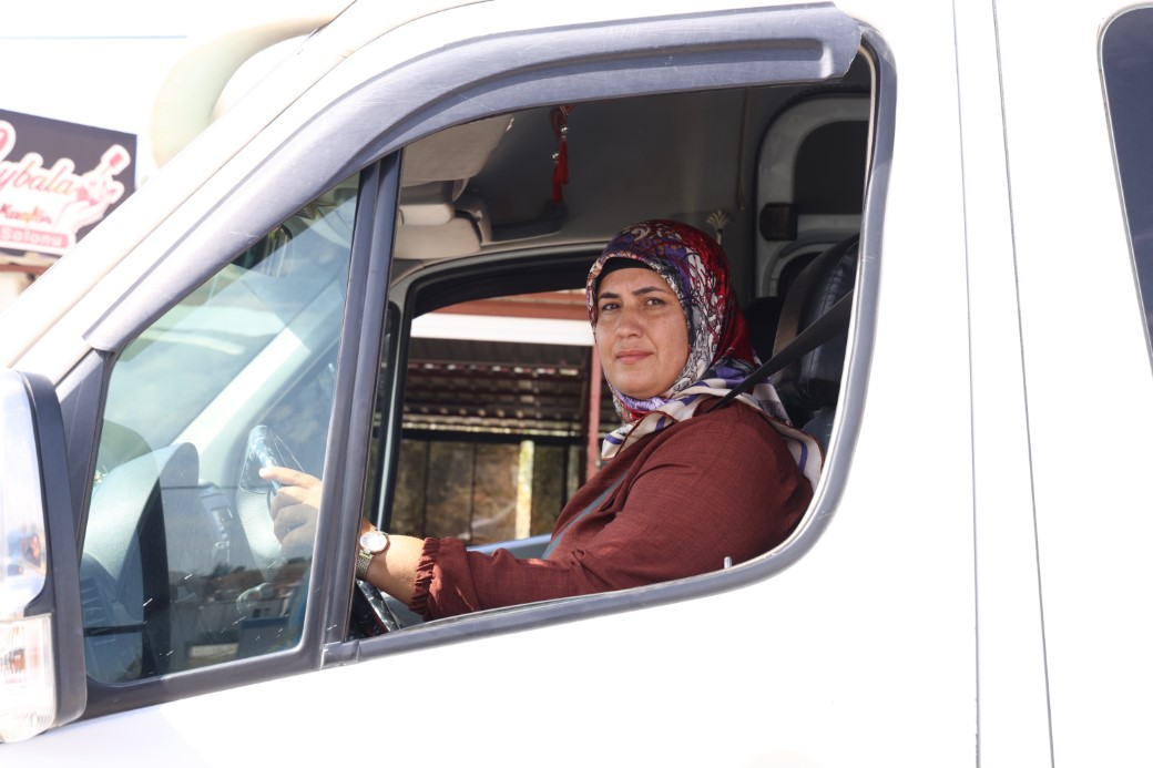 Hatay’da Ayşe Özgün: 14 Yıldır Direksiyonda Güç ve İlham Veren Bir Kadın
