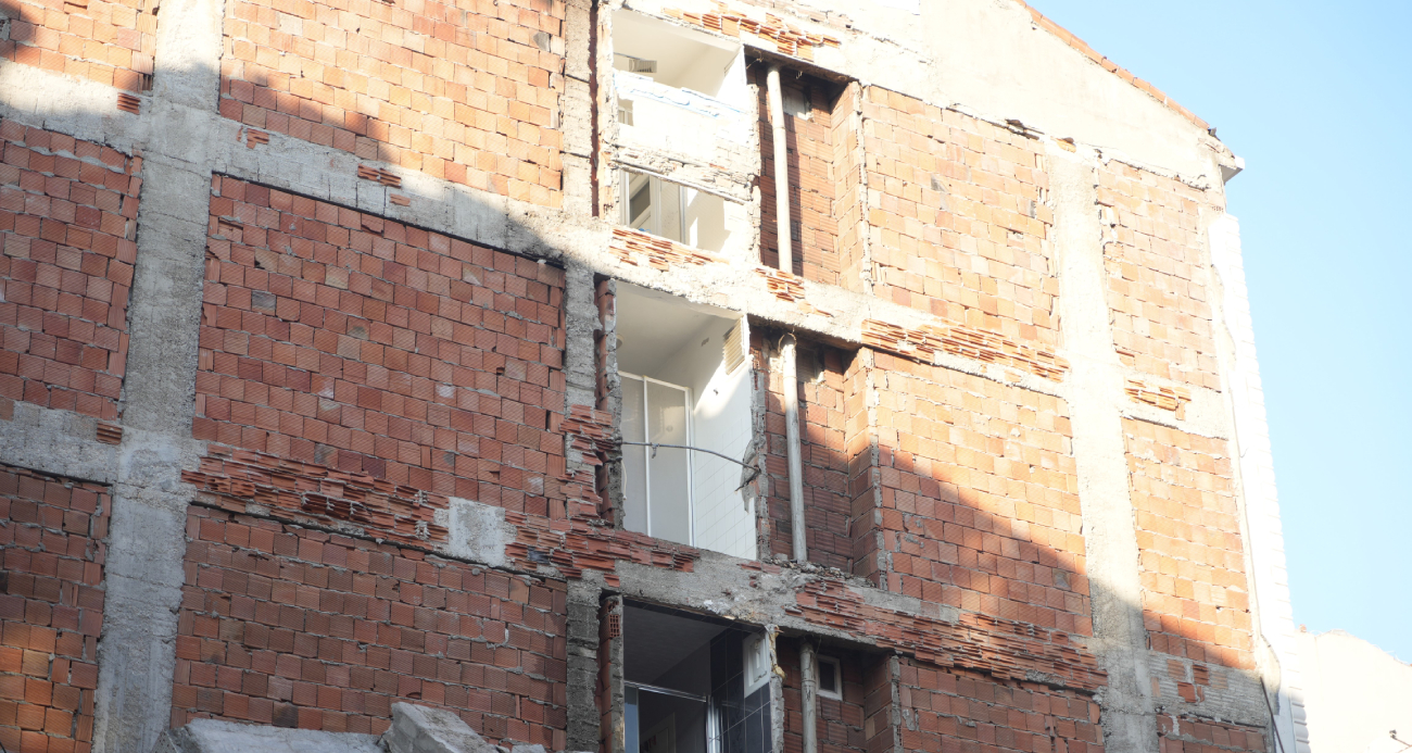 İstanbul’da Kentsel Dönüşüm Skandalı: Duvarlar Yarım Kaldı