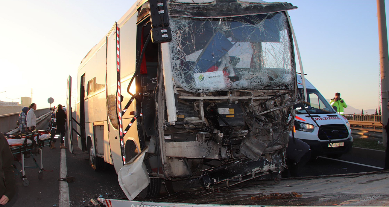 Manisa Turgutlu’da İşçi Servisi Kaza Yaptı: 22 Yaralı
