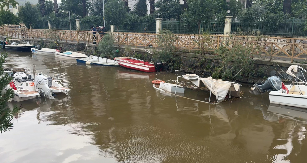Marmaris’te Şiddetli Yağışlar Balıkçı Teknelerini Batırdı