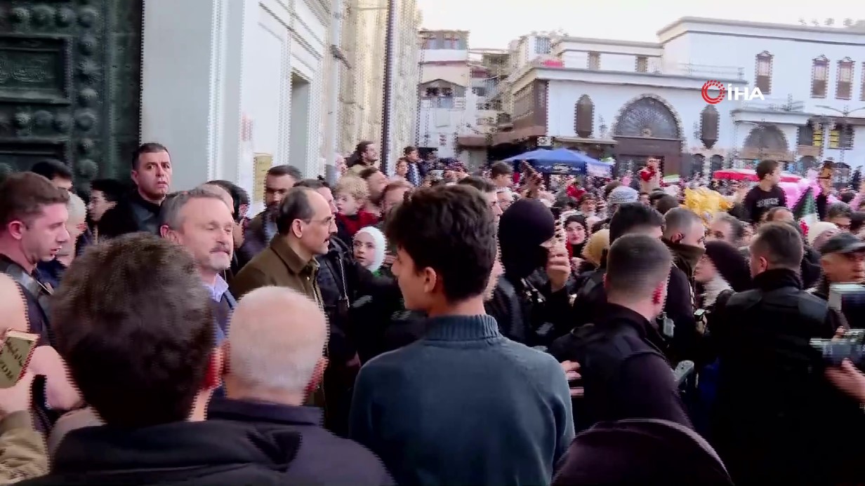 MİT Başkanı İbrahim Kalın, Şam’da Emevi Camii’ni Ziyaret Etti