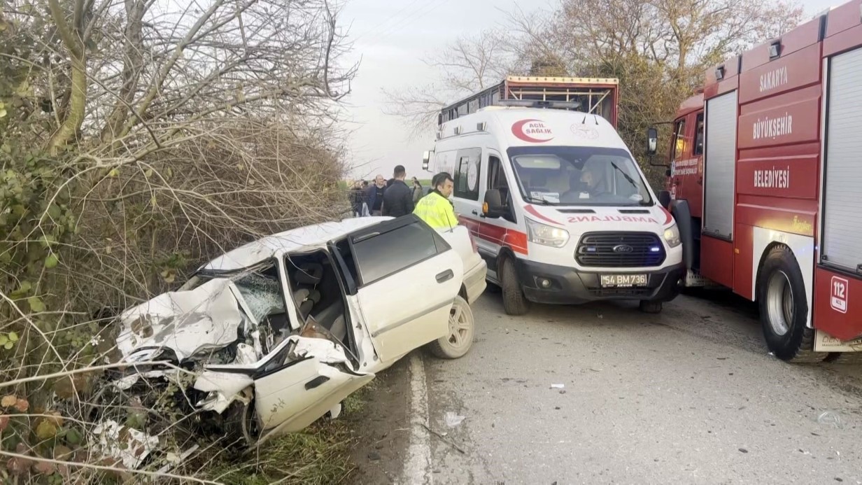 Sakarya Kaynarca’da Trajik Trafik Kazası: Anne ve Oğlu Yaşamını Yitirdi