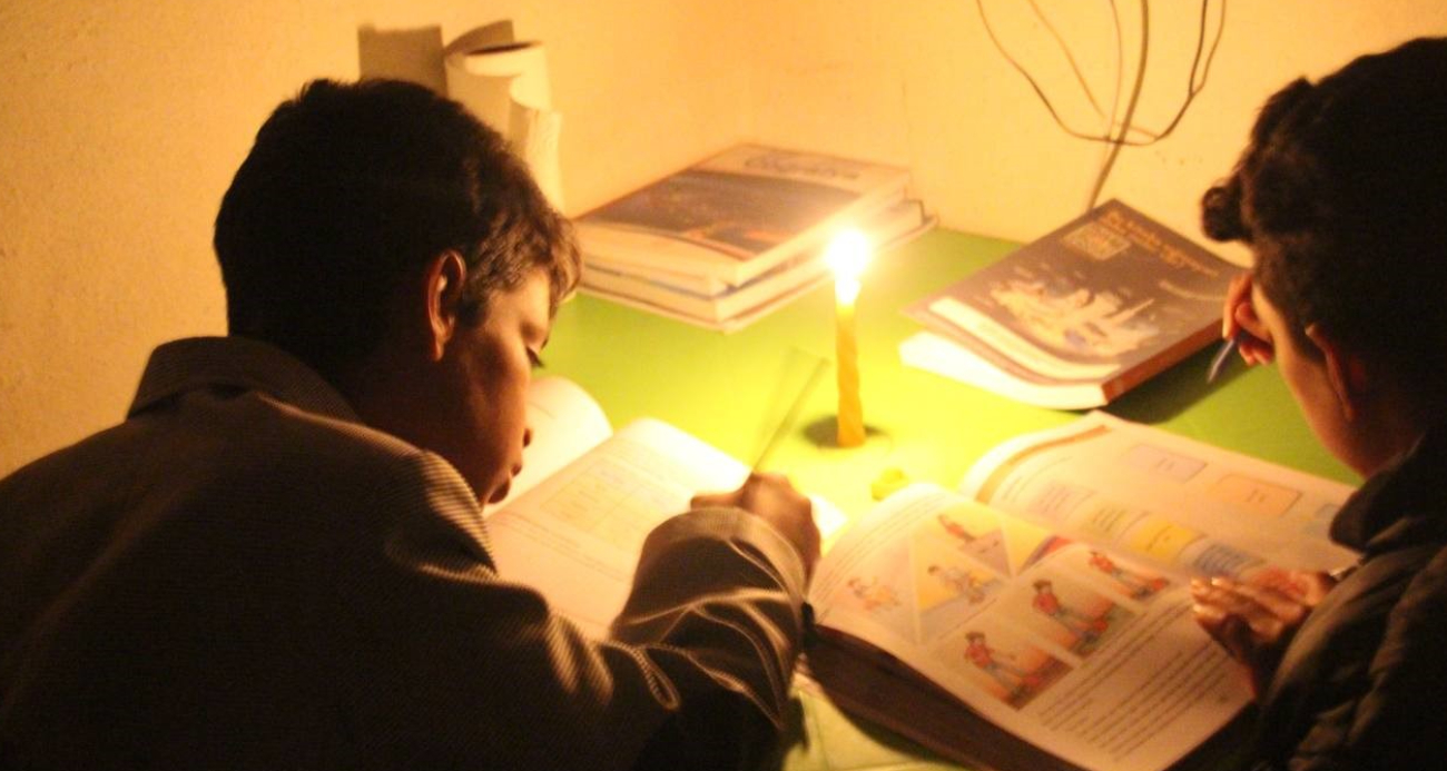 Şanlıurfa Ceylanpınar’da Elektrik Kesintileri Eğitimi Olumsuz Etkiliyor