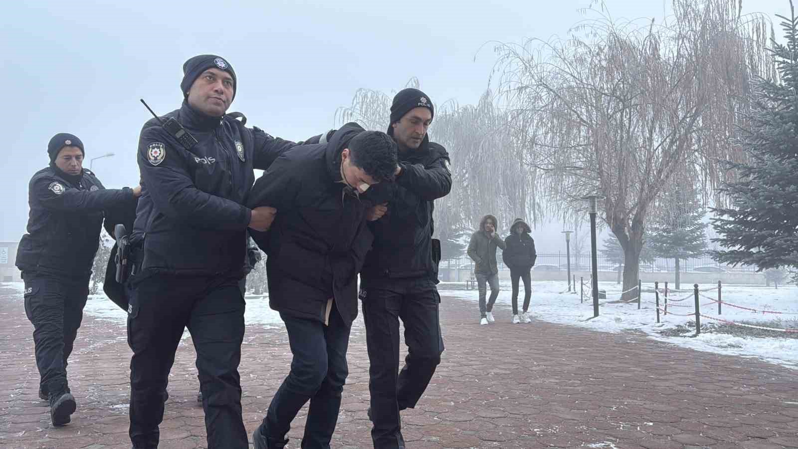 Sivas Adliyesinde Dünür Kavgası: 5 Kişi Tutuklandı