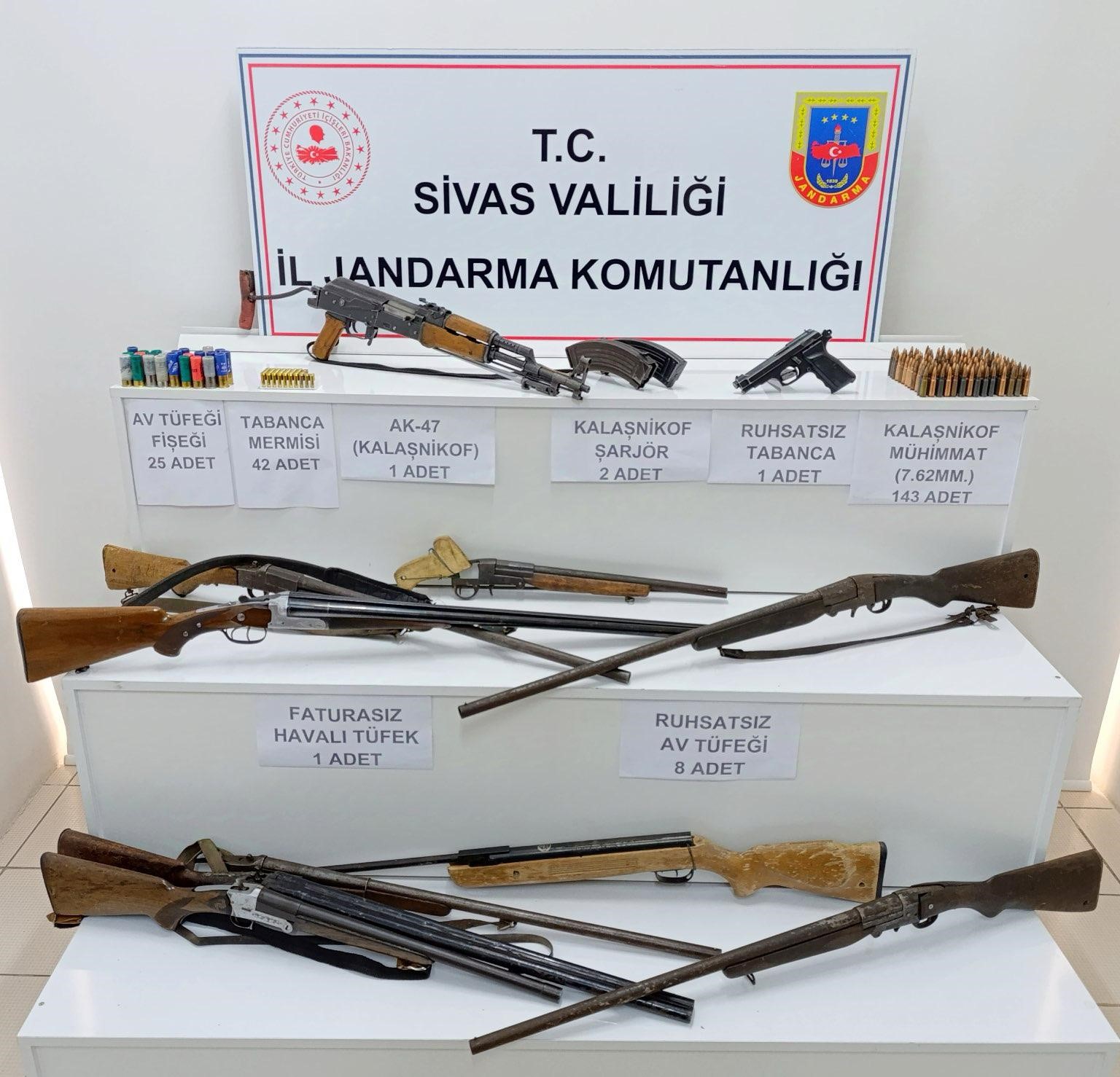 Sivas Gürün’de Jandarma’dan Büyük Silah Operasyonu