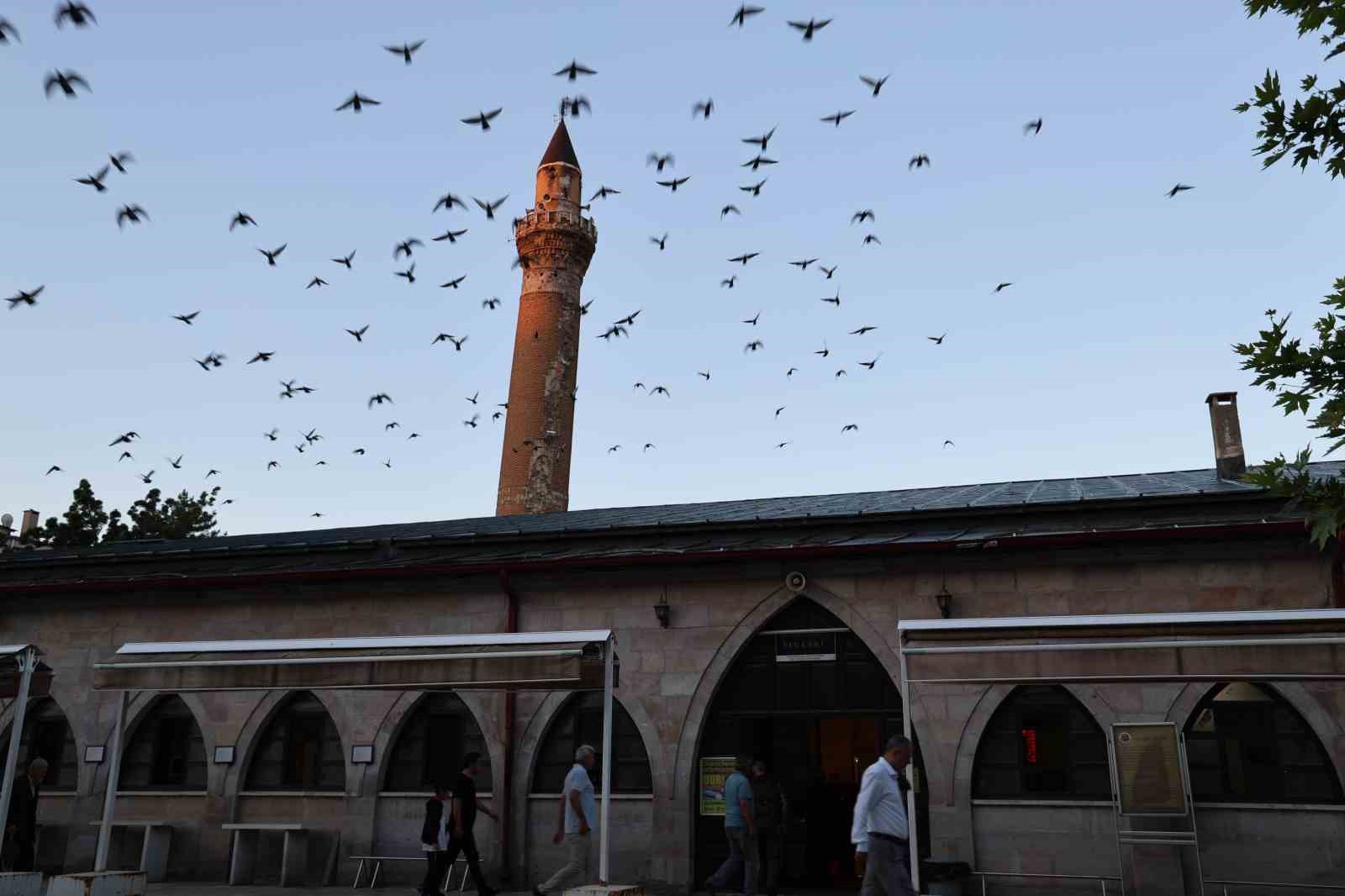 Sivas Ulu Camii’nin Eğimli Minaresi Modern Yöntemlerle Güçlendirilecek