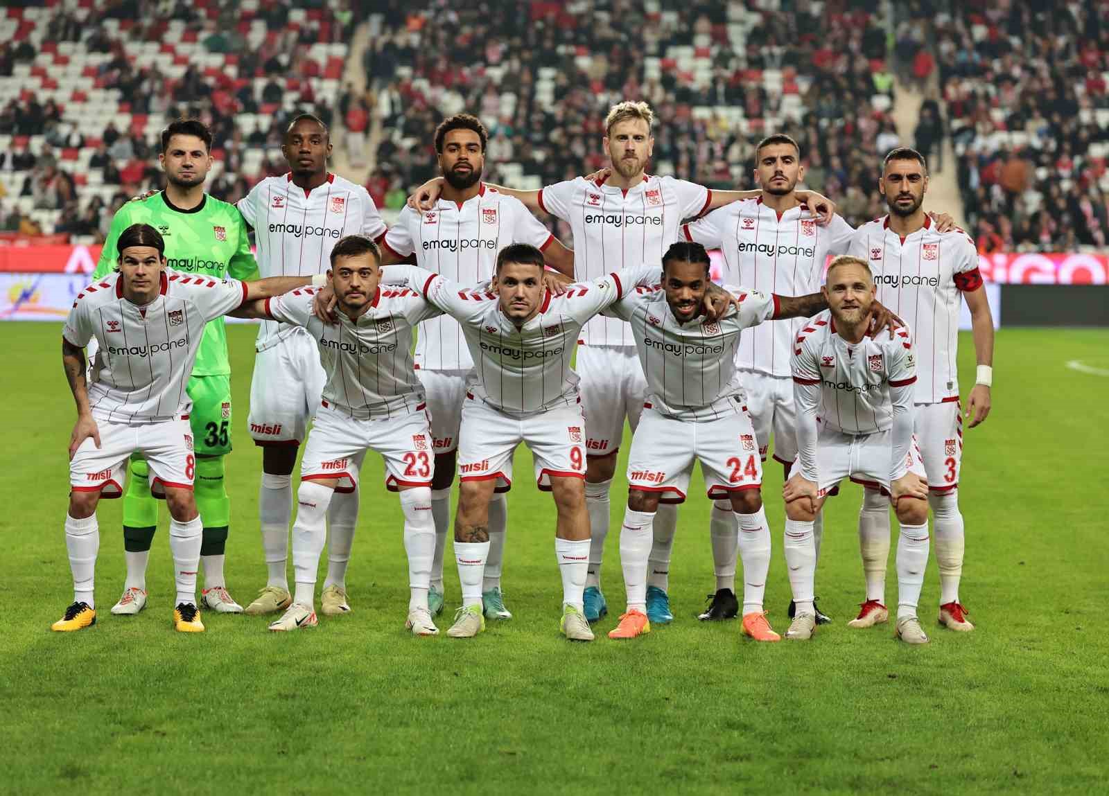 Sivasspor, Lider Galatasaray Karşısında Çıkış Arıyor