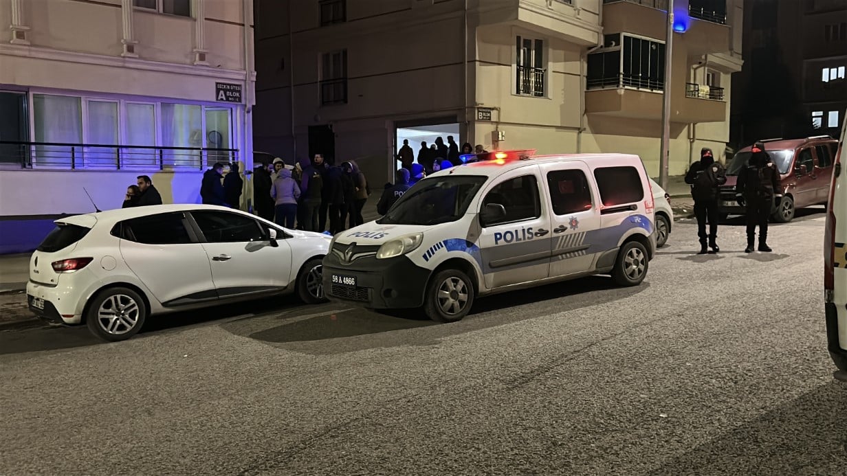 Sivas’ta Aile Trajedisi: Anne ve Oğul Evinde Ölü Bulundu