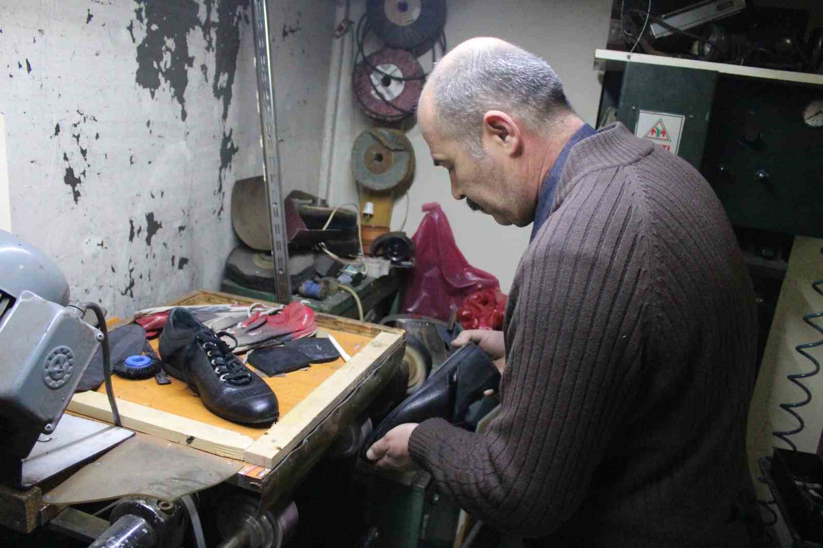Sivas’ta Ayakkabı Tamirine Olan İlgi Artıyor