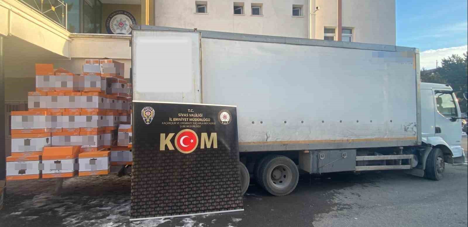 Sivas’ta Dev Kaçakçılık Operasyonu: 5 Milyon 940 Bin Dal Boş Makaron Yakalandı