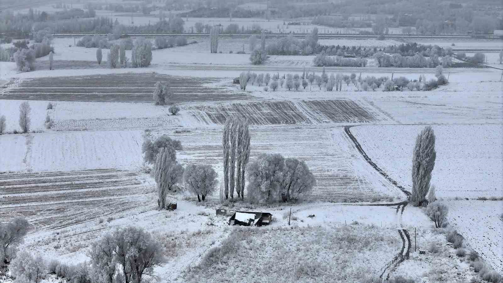 Sivas’ta Kış Masalı: Sibirya Soğukları Şehri Beyaza Bürüdü