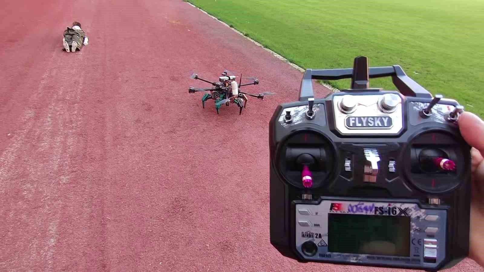 Sivas’ta Liseli Öğrencilerden Yenilikçi Proje: Hem Uçan Hem Yürüyen Dron