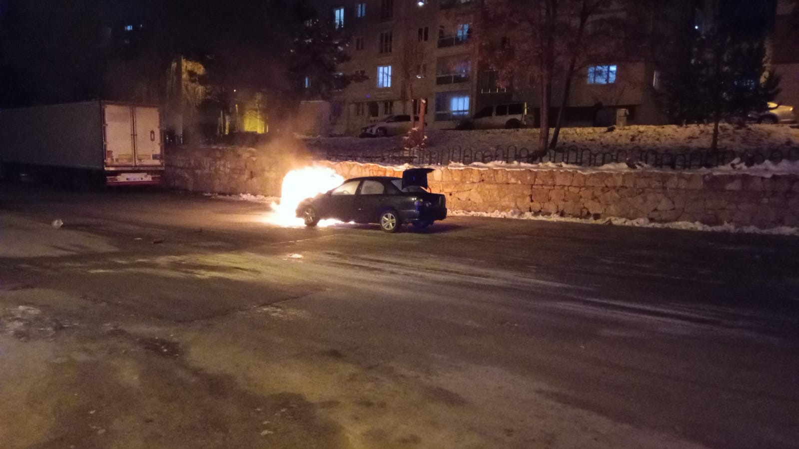 Sivas’ta Seyir Halindeki Otomobil Alev Alev Yandı