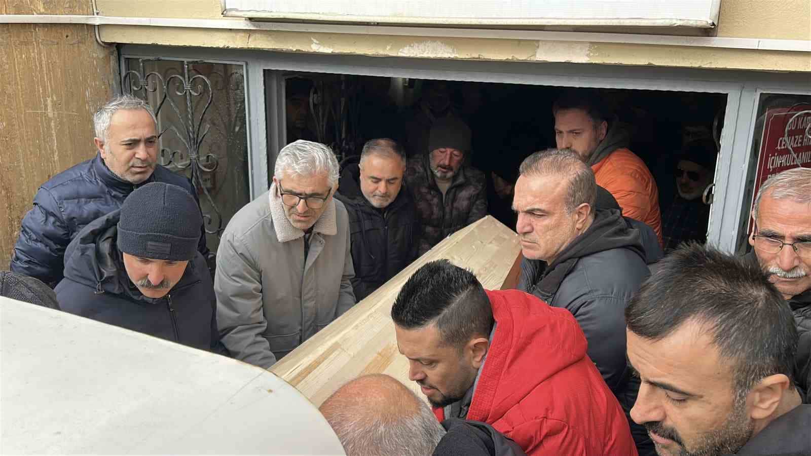 Sivas’ta Trajik Aile İçi Cinayet: Anne ve Oğlunun Cenazeleri Teslim Edildi
