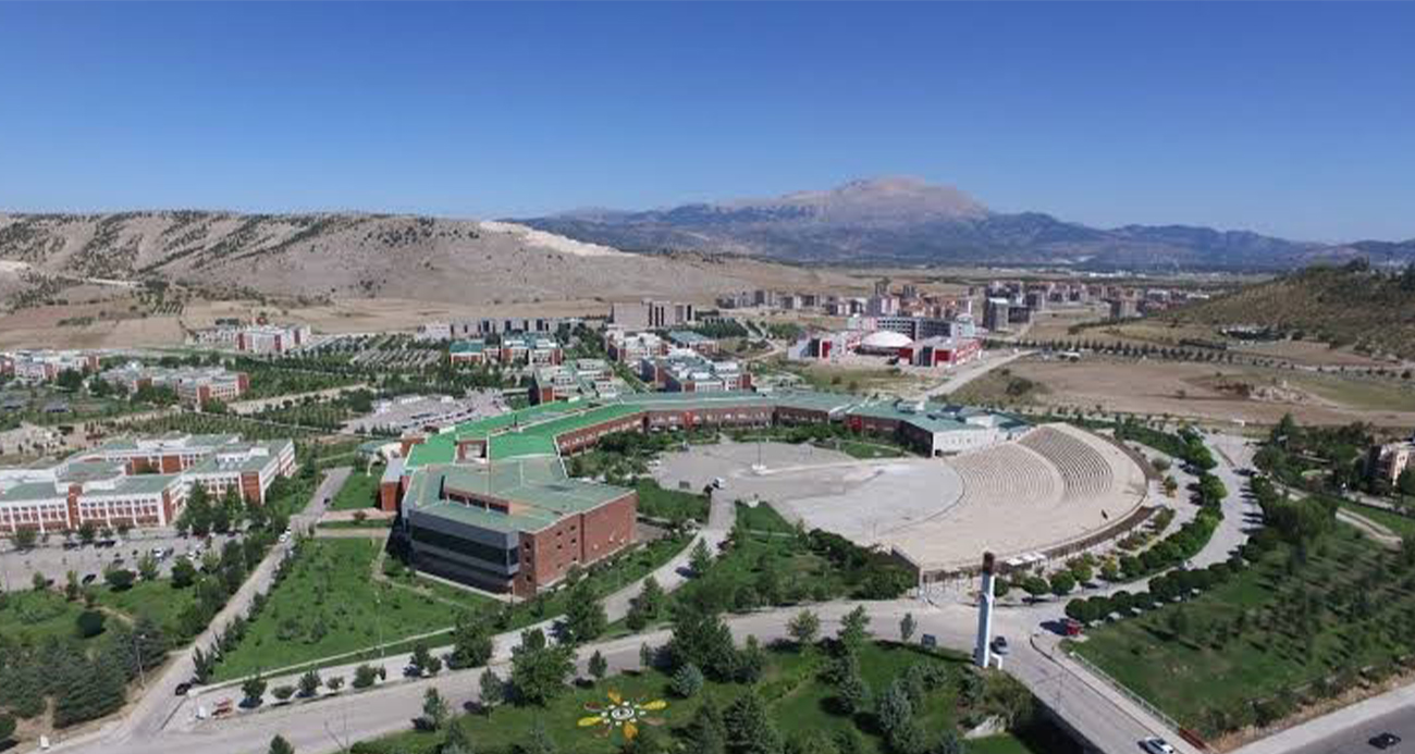 Üniversite Kampüsünde Korkutan Kaza: Tavandan Düşen Öğrenci Ağır Yaralandı