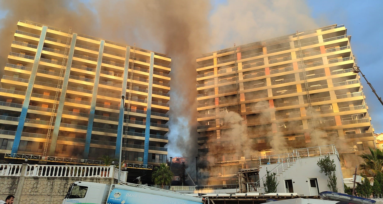 Alanya’daki Otel İnşaatında Yangın Kontrol Altına Alındı