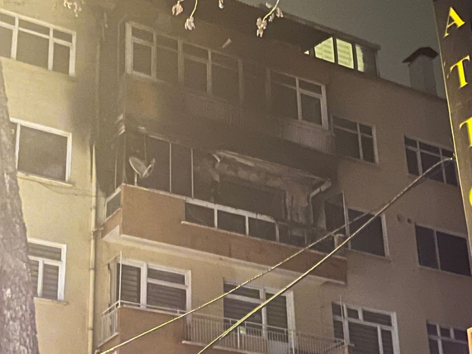 Ankara Çankaya’da Bir Apartmanda Yangın Paniği: Yaralılar ve Dumandan Etkilenenler Var