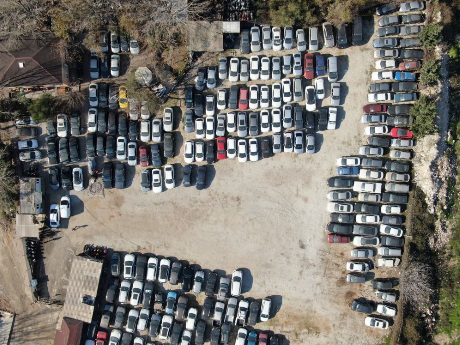 Antalya’da Yediemin Otoparklarındaki Araçlar Kaderine Terk Edildi