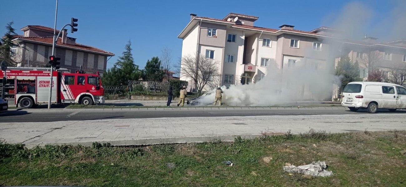 Arnavutköy’de Bir Otomobil Alev Alev Yandı