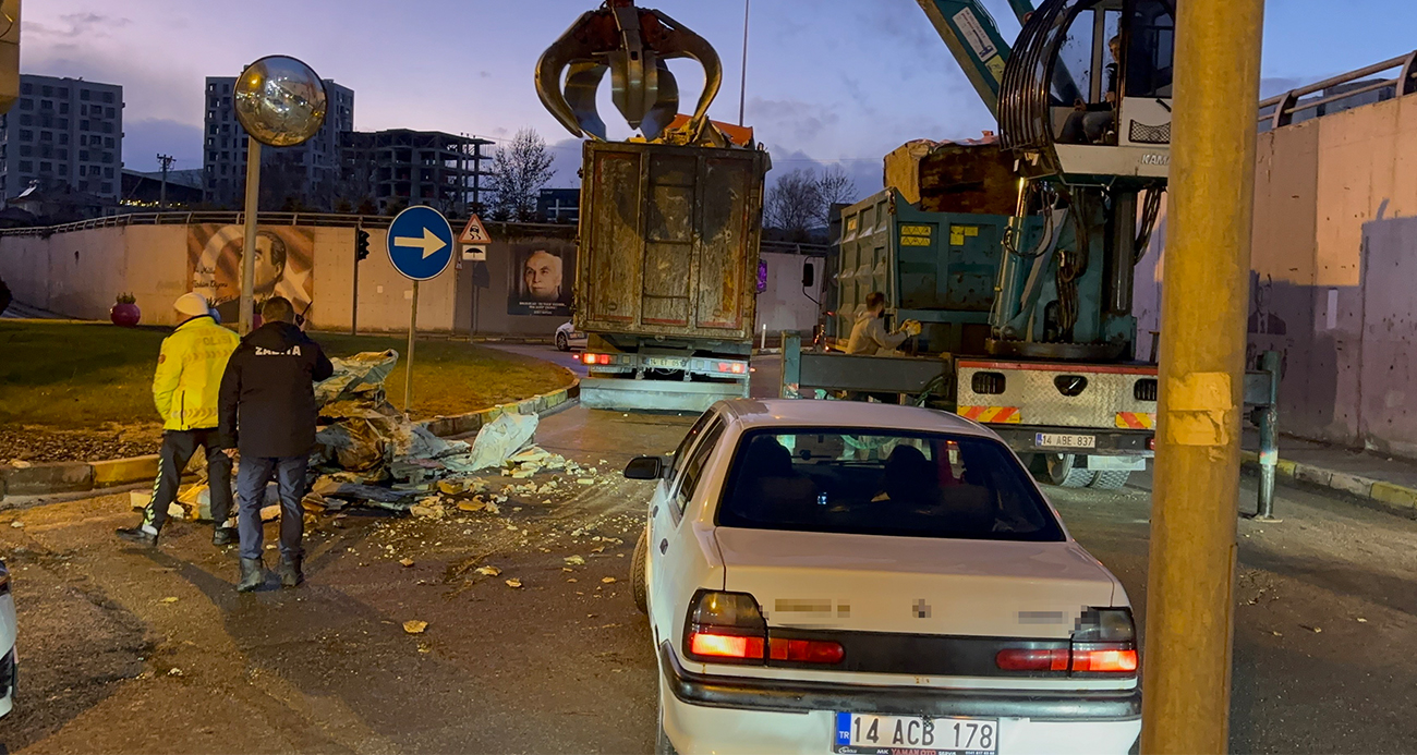 Bolu’da Alt Geçitte Kamyon Kazası Trafik Sıkışıklığına Neden Oldu