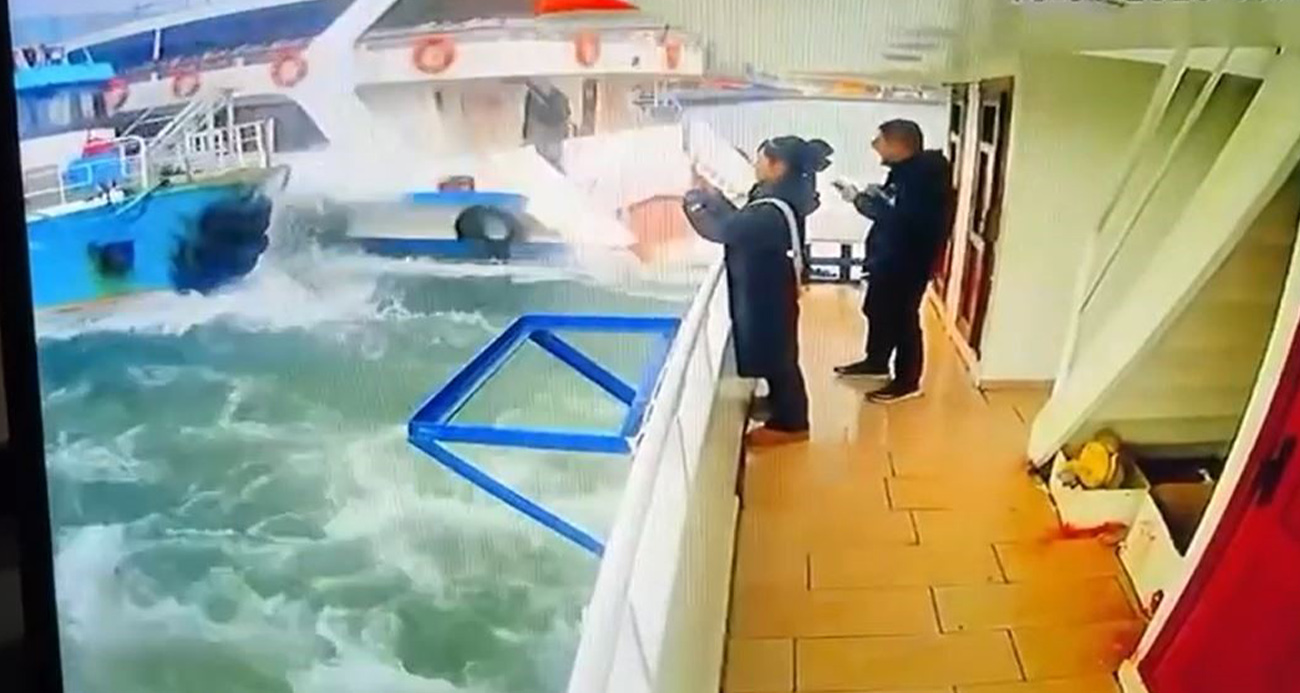 Haliç’te Yolcu Vapuru ile Balıkçı Teknesi Çarpıştı