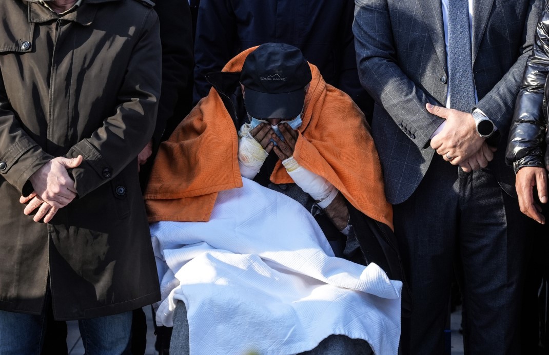 Kartalkaya’daki Yangın Faciasında Kaybettiği Ailesini Son Yolculuğuna Uğurladı