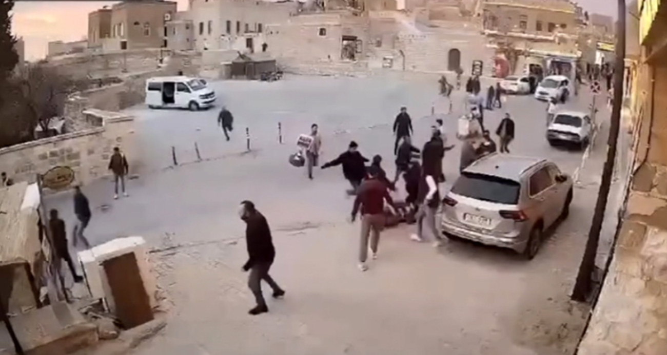 Mardin Midyat’ta Esnaf Arasında Korkutan Bıçaklı Kavga: 2 Yaralı