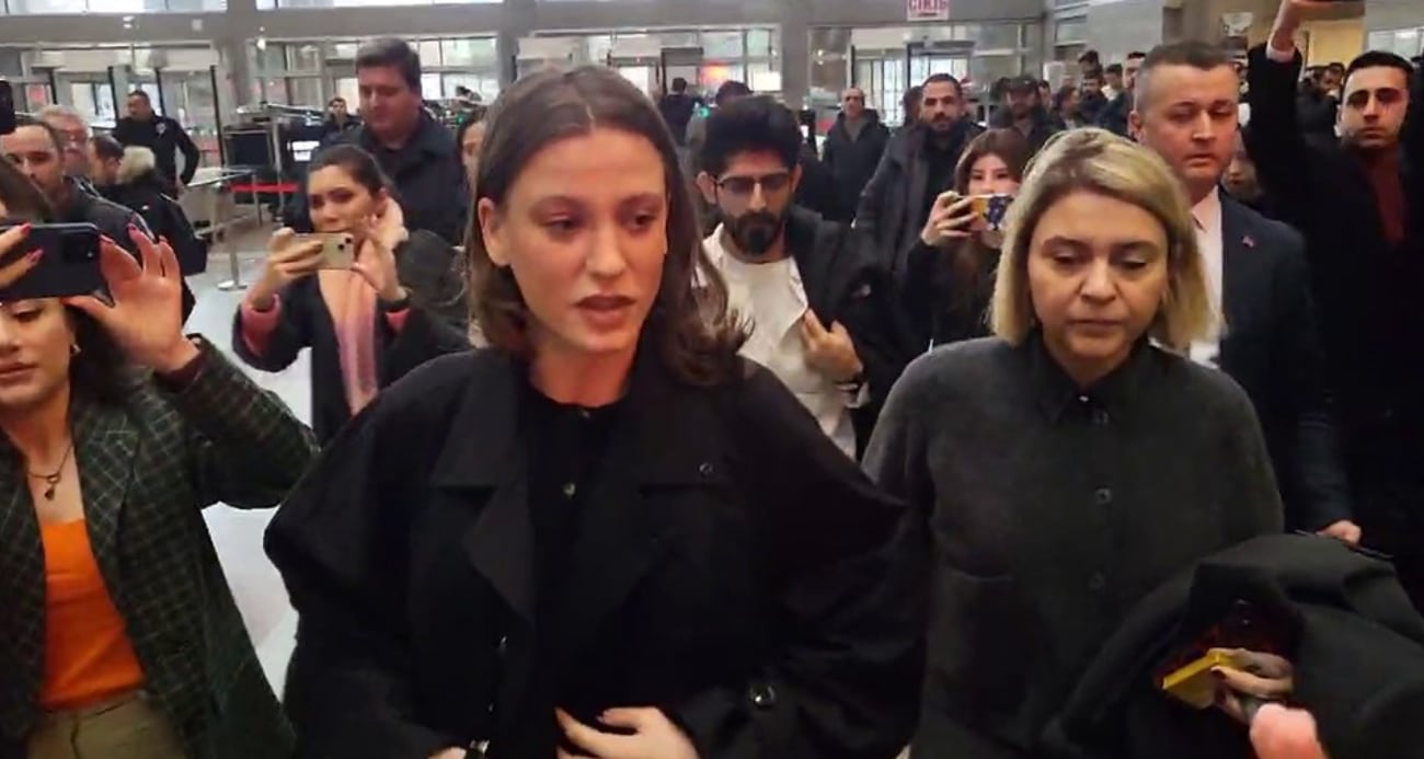 Serenay Sarıkaya, Menajer Ayşe Barım Soruşturmasında Tanık Olarak İfade Verdi