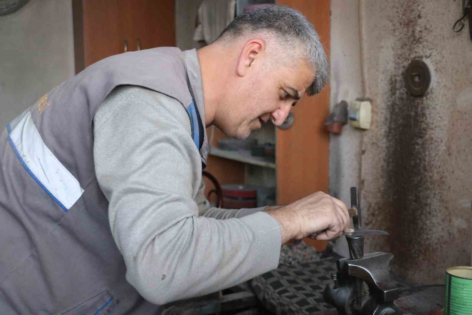 Sivas’ın Son Kemik Tarak Ustası Mesleği Bırakıyor