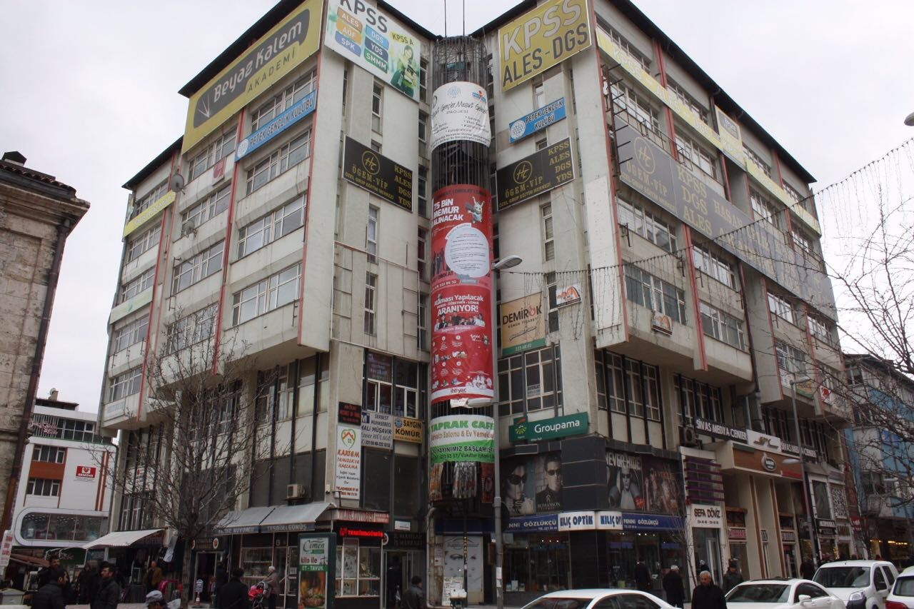 Sivas’ta Tarihi İş Hanı Yenilenerek Hizmete Açıldı