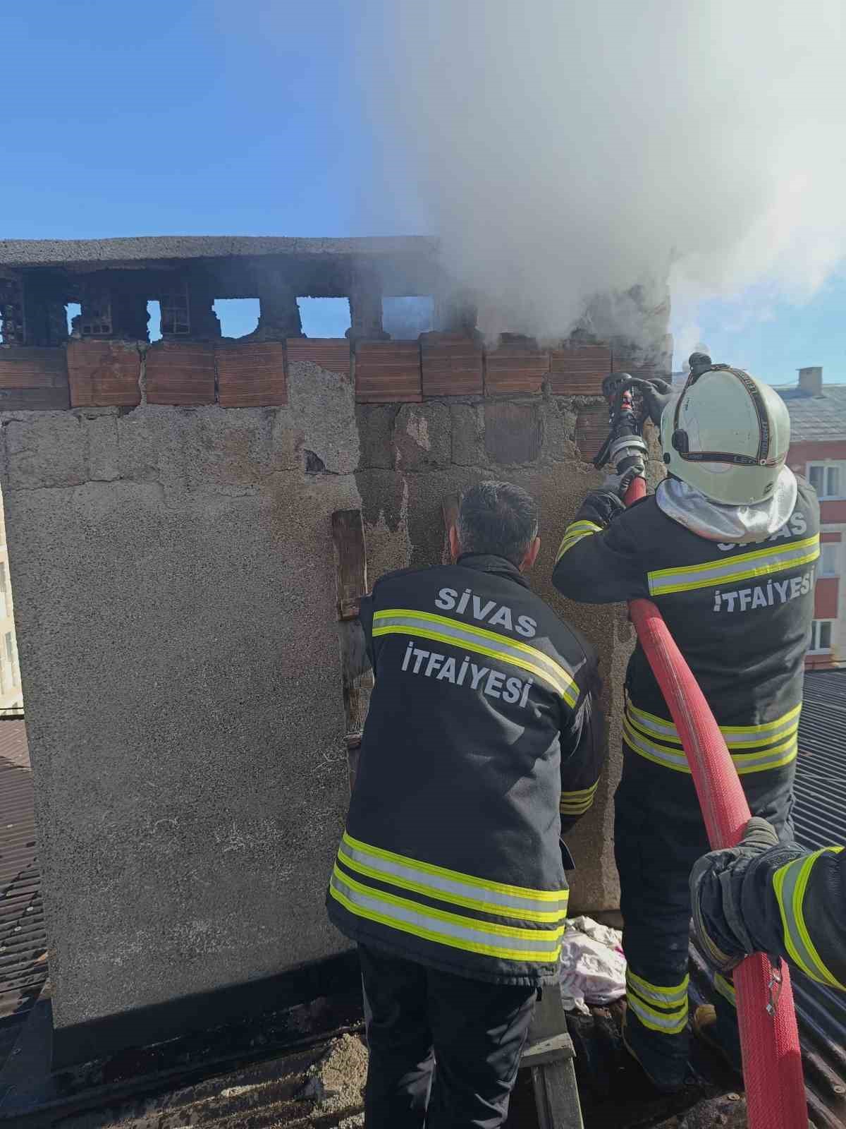 Sivas’taki Köfteci Dükkanında Yangın Tehlikesi Başarıyla Önlendi