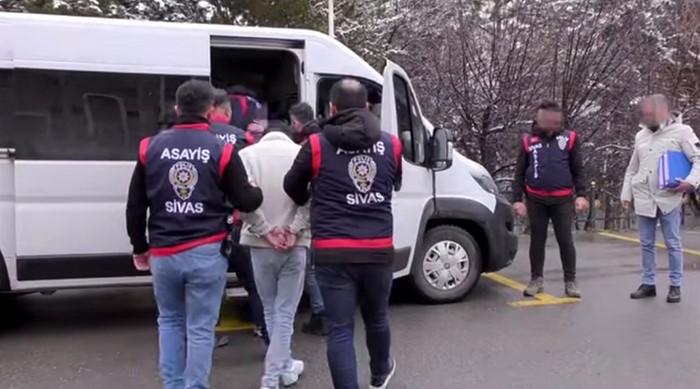 Suşehri’nde Büyük Dolandırıcılık Operasyonu: 4 Şüpheli Yakalandı
