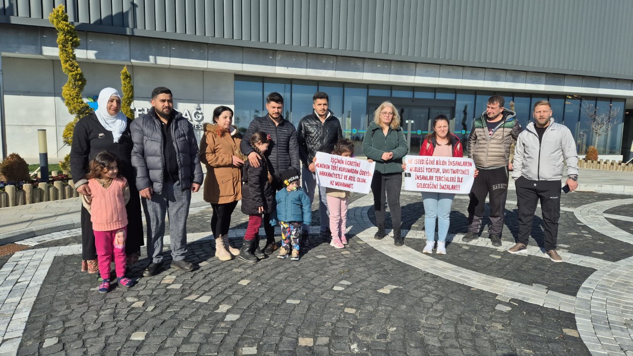 Tekirdağ’da Kış Ortasında İşten Çıkarılan İşçilerden Belediye Önünde Eylem
