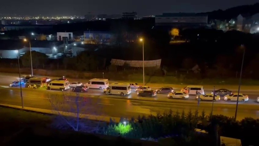 Tuzla’da Düğün Konvoyu Trafiği Felç Etti