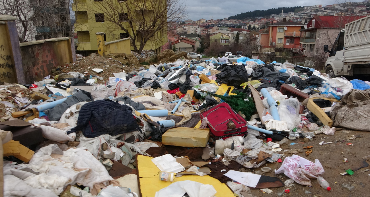 Üsküdar Burhaniye Mahallesi’nde Çöp Sorunu Halkı Bezdiriyor
