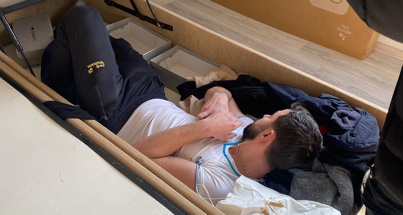 Yatak Bazasında Saklanan Hırsız Polis Operasyonuyla Yakalandı