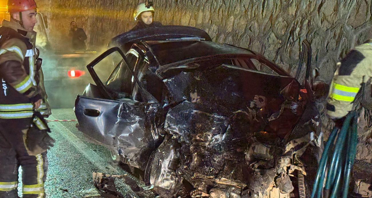 Yeni Yılın İlk Saatlerinde Ters Yönde İlerleyen Otomobil Feci Kazaya Neden Oldu: 1 Ölü