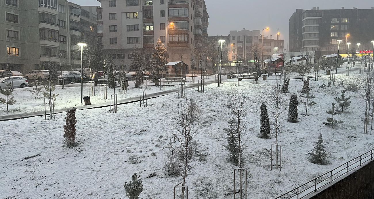 Ankara Kar Altında: Beyaz Örtü Şehri Sarıyor