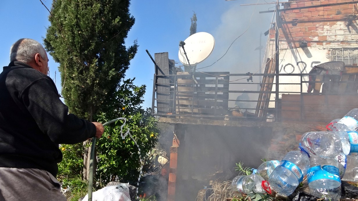 Antalya’da Hurdacı Baba ve Oğlunun Evi Kül Oldu