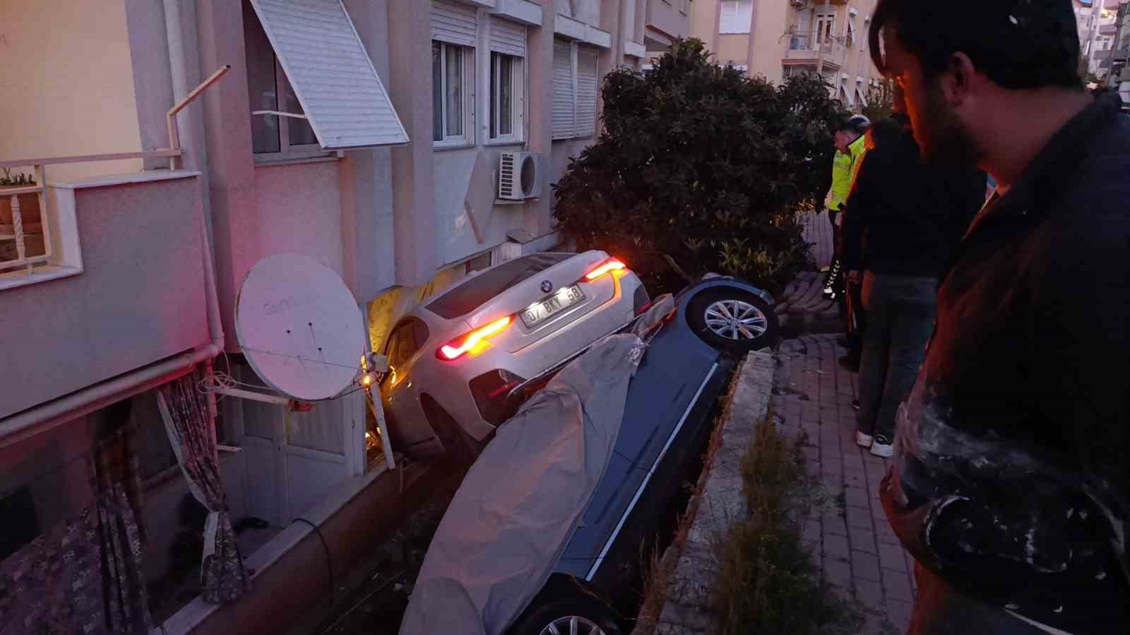 Antalya’da Uyuşturucu Etkisiyle Kontrolden Çıkan Sürücü Dehşet Saçtı